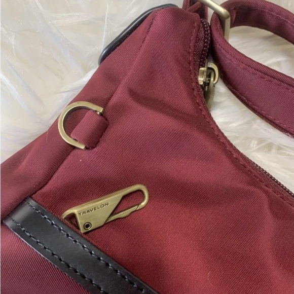 Travelon Women's crossbody bag purse Burgundy Red nylon zip excellent condition - Picture 9 of 9